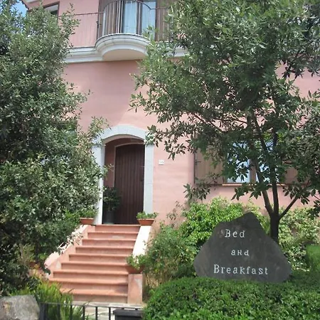 Dessole Bed and Breakfast Όλμπια